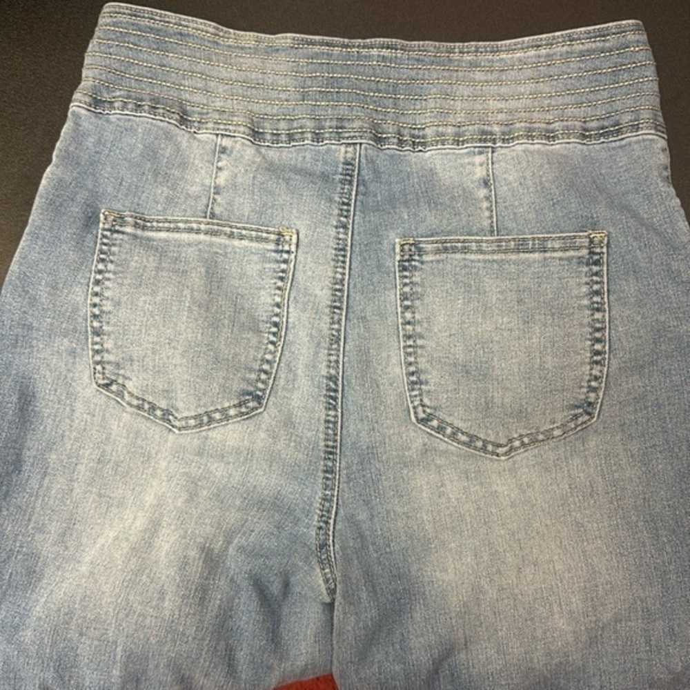 59.  Jealous tomato High rise flare faded light blue jeans size large